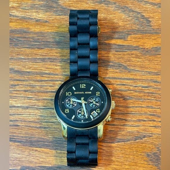 Michael Kors Woman’s Matte Black And Gold Runway Watch # 5191 With Original Box - Picture 2 of 14